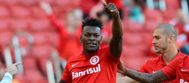 Paulão foi expulso no clássico Gre-Nal Paulão foi expulso no clássico Gre-Nal