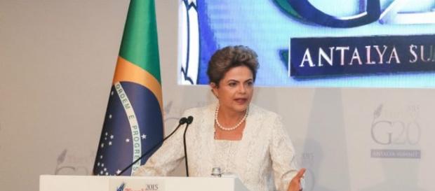 Presidente Dilma Rousseff discursando Presidente Dilma Rousseff discursando