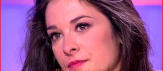 Ruth muy agobiada ¿abandona el trono? Ruth muy agobiada ¿abandona el trono?