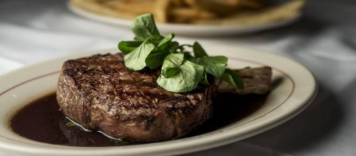 Manger de la viande qui nous rend humain