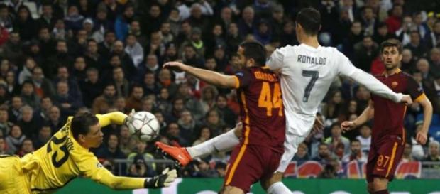 Cristiano Ronaldo marca o primeiro gol do Real Cristiano Ronaldo marca o primeiro gol do Real