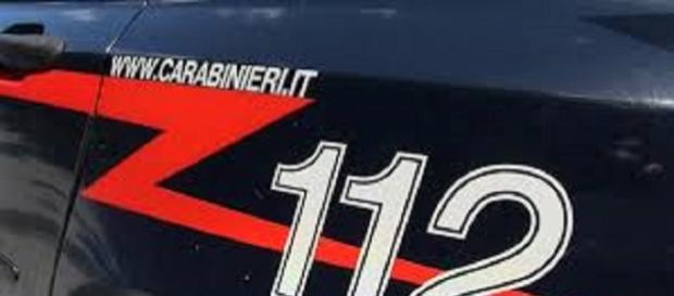 Donna litiga con il coinquilino e lo accoltella Donna litiga con il coinquilino e lo accoltella