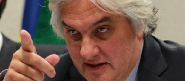 Delação de Delcídio aponta para o PMDB e Aécio Delação de Delcídio aponta para o PMDB e Aécio