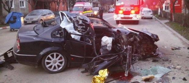 Din maşină n-a mai rămas mare lucru Din maşină n-a mai rămas mare lucru