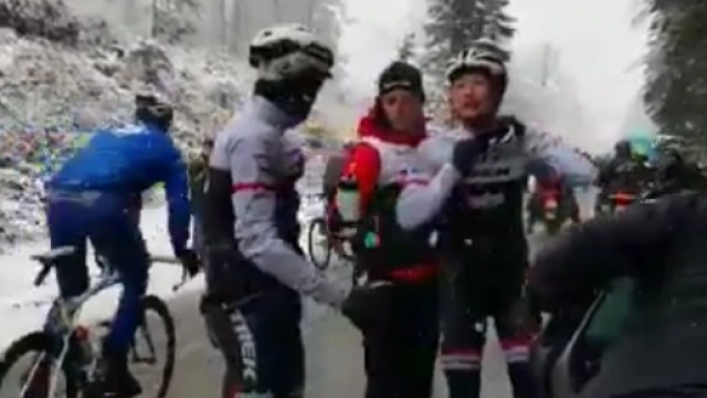 La Parigi Nizza si ferma sotto la neve