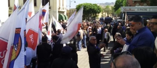 Folla in attesa di Matteo Renzi