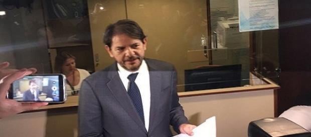 Cid protocolou pedido de impeachment de Temer Cid protocolou pedido de impeachment de Temer