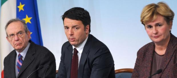 Federica Guidi accanto a Renzi Federica Guidi accanto a Renzi