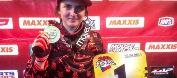 Sandra Gómez, una campeona discriminada que se siente engañada por su propia federación. Sandra Gómez, una campeona discriminada que se siente engañada por su propia federación.