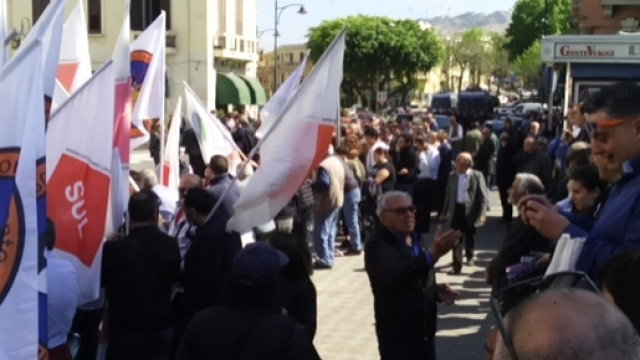 Folla in attesa di Matteo Renzi