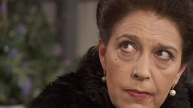 Francisca infastidita dalla guarigione di Aurora