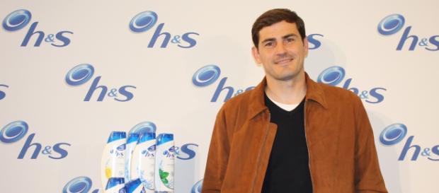 Iker Casillas posando para la marca de champú de la que es embajador. Iker Casillas posando para la marca de champú de la que es embajador.