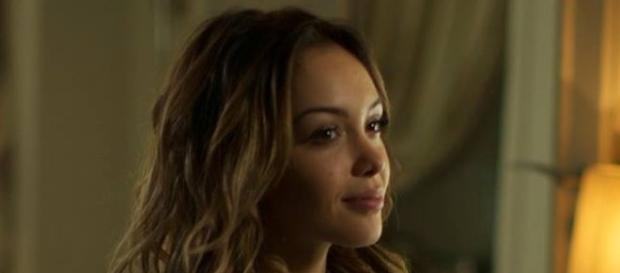 La bimbo de télé-réalité, Nabilla Benattia, a été interviewée dans l'émission Sept à Huit La bimbo de télé-réalité, Nabilla Benattia, a été interviewée dans l'émission Sept à Huit