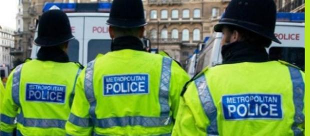 Polițistii britanici au avut de furcă cu un român Polițistii britanici au avut de furcă cu un român