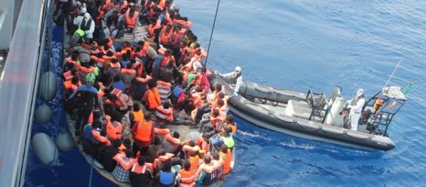 Refugiados entram na Grécia pelo Mar Egeu Refugiados entram na Grécia pelo Mar Egeu