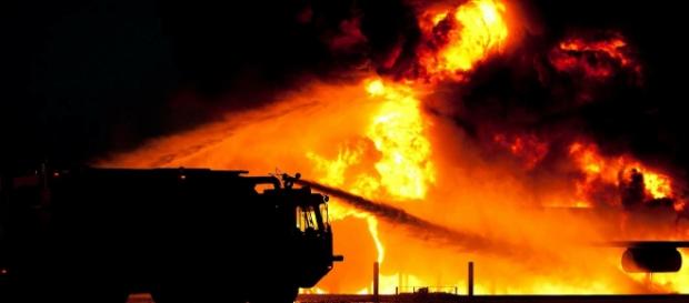 Wohnhausbrände sind immer eine Herausforderung für die Feuerwehr. Wohnhausbrände sind immer eine Herausforderung für die Feuerwehr.