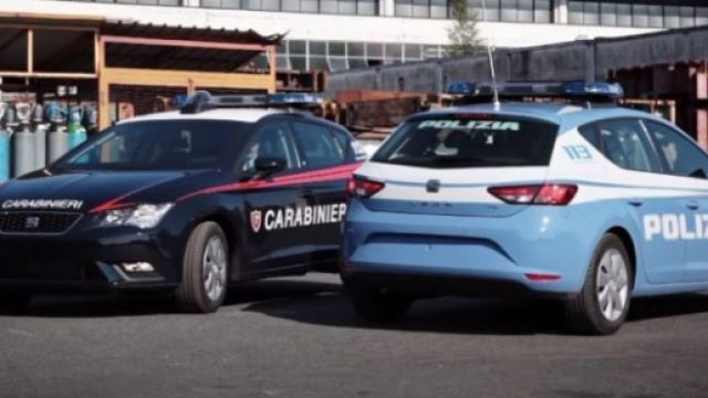 Auto della Polizia e dei Carabinieri