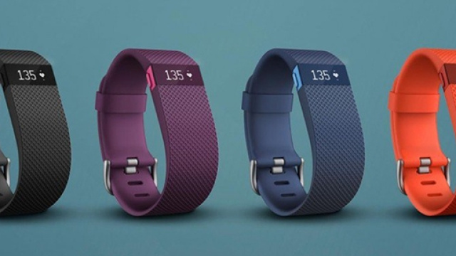 Fitbit Charge HR: grazie a questo smartband, un 42enne si &egrave; salvato la vita