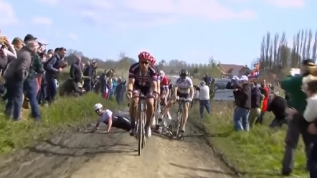 La caduta di Cancellara e il riflesso di Sagan