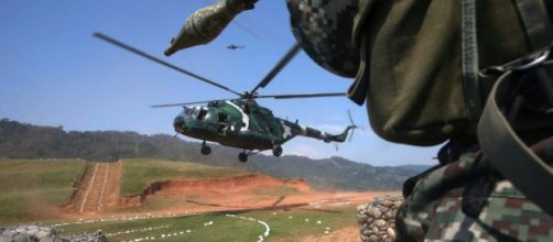 Un helicóptero de la Armada de Perú aterriza en una base antiterrorista, en 2015.
