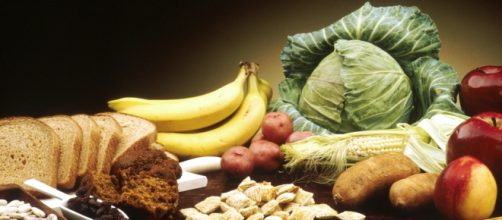 Verdure, tuberi, bulbi, frutta, semi, legumi e cereali per una dieta vegana