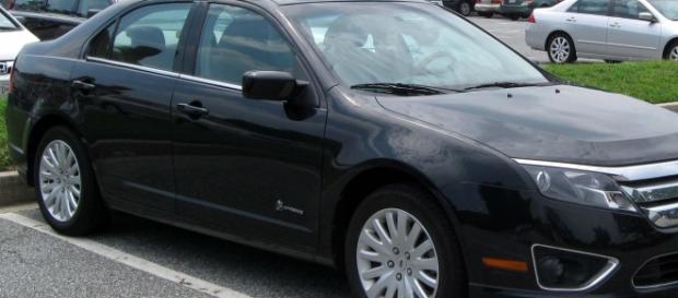 Carro de modelo equivalente ao utilizado pelo ex-presidente Lula, que foi autuado em diversas infrações de trânsito. Carro de modelo equivalente ao utilizado pelo ex-presidente Lula, que foi autuado em diversas infrações de trânsito.