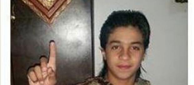 Le petit frère d'Abelhamid Abaaoud, tué lors du raid de Saint-Denis, voudrait "venger son frère", selon le billet d'un soutien de Daech. Le petit frère d'Abelhamid Abaaoud, tué lors du raid de Saint-Denis, voudrait "venger son frère", selon le billet d'un soutien de Daech.