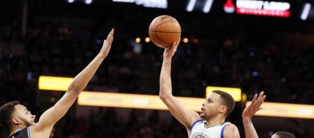 Stephen Curry teve mais uma atuação incrível pelos Warriors Stephen Curry teve mais uma atuação incrível pelos Warriors