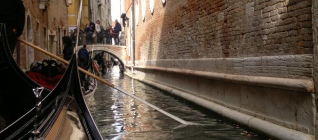 Viajando en góndola por Venecia Viajando en góndola por Venecia