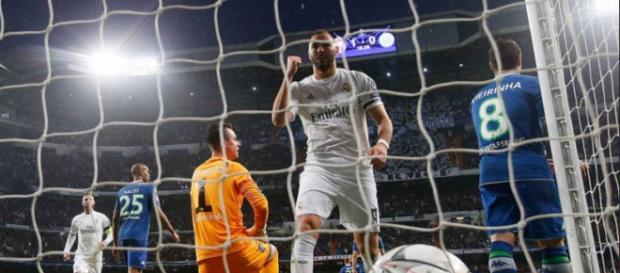 Benzema. uno de los jugadores más destacados del partido, celebra los goles de Cristiano Benzema. uno de los jugadores más destacados del partido, celebra los goles de Cristiano