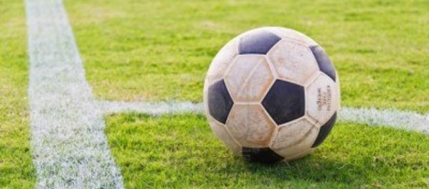 Costretto a tagliarsi la cresta per giocare a Calcio. Costretto a tagliarsi la cresta per giocare a Calcio.