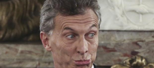 Descalificado por el New York Times, argentinos piden su renuncia y CFK acumula apoyo popular Descalificado por el New York Times, argentinos piden su renuncia y CFK acumula apoyo popular