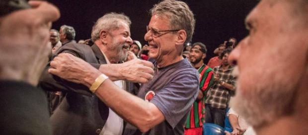 Lula e Chico Buarque se encontraram (Foto: Reprodução/ Facebook) Lula e Chico Buarque se encontraram (Foto: Reprodução/ Facebook)