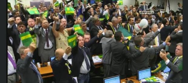 Rito do impeachment contra Dilma é aprovado pelos deputados (Foto: Reprodução/G1) Rito do impeachment contra Dilma é aprovado pelos deputados (Foto: Reprodução/G1)