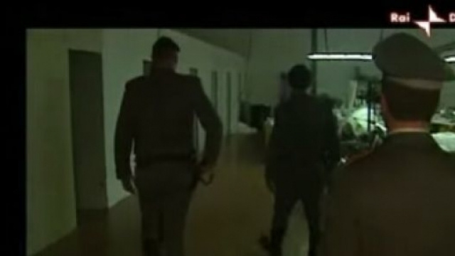 Annozero 2010, incursione Guardia di Finanza a Prato fabbrica di cinesi.