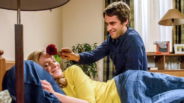 Sebastian mentre discute con Luisa.
