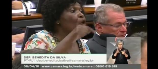 Benedita da Silva defende o governo do PT Benedita da Silva defende o governo do PT