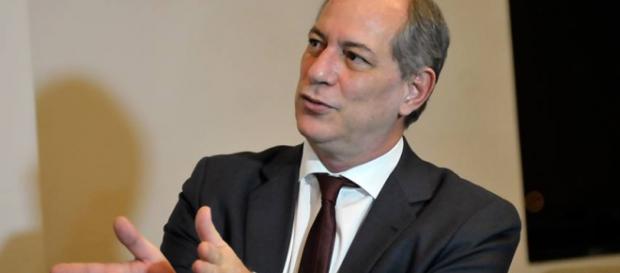 Ciro Gomes chama Eduardo Cunha de ladrão Ciro Gomes chama Eduardo Cunha de ladrão