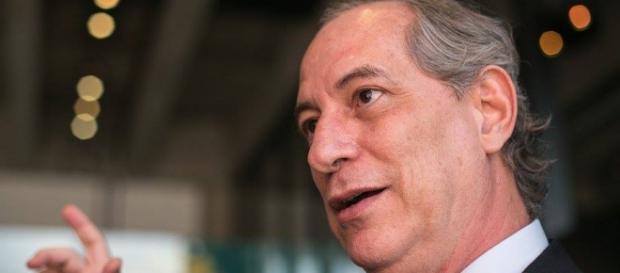 Ciro Gomes defende o governo de Dilma Rousseff Ciro Gomes defende o governo de Dilma Rousseff