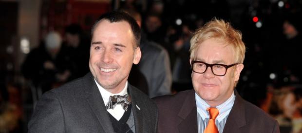 David Furnish(à esquerda) e Elton John(à direita) David Furnish(à esquerda) e Elton John(à direita)