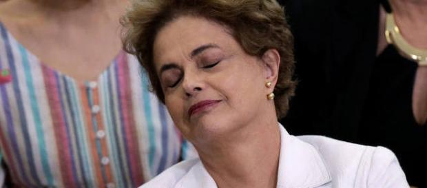Dilma fala que está vivendo uma guerra psicológica na qual os dois lados tentam usar os números Dilma fala que está vivendo uma guerra psicológica na qual os dois lados tentam usar os números
