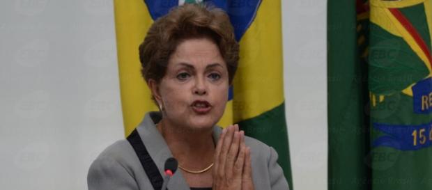 Dilma Rousseff em entrevista coletiva Dilma Rousseff em entrevista coletiva