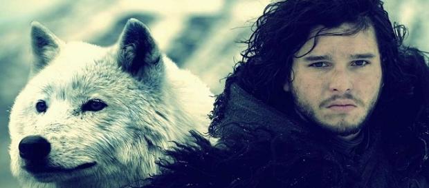 Jon Nieve y su inseparable huargo Fantasma Jon Nieve y su inseparable huargo Fantasma