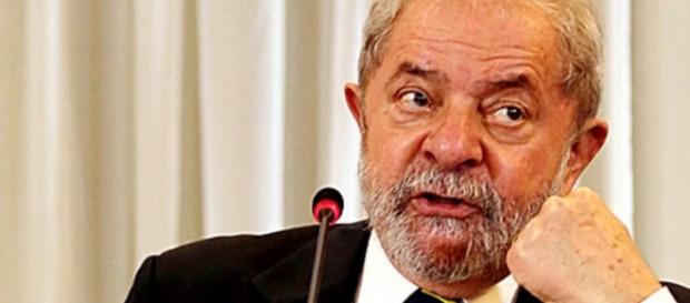 Lula fez cara feia enquanto discursa - Imagem/Google Lula fez cara feia enquanto discursa - Imagem/Google