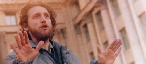 Marian Munteanu în Piaţa Universităţii Marian Munteanu în Piaţa Universităţii
