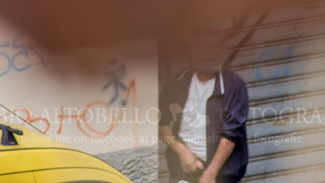 Salerno, uomo si esibisce in pubblico in via Mauri