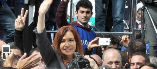 CFK llamó a la unión sin odio de argentinos perjudicados por Macri en defensa de sus derechos