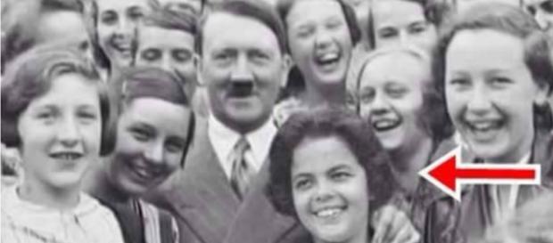 Dilma é alvo de fotomontagem com Hitler. Dilma é alvo de fotomontagem com Hitler.
