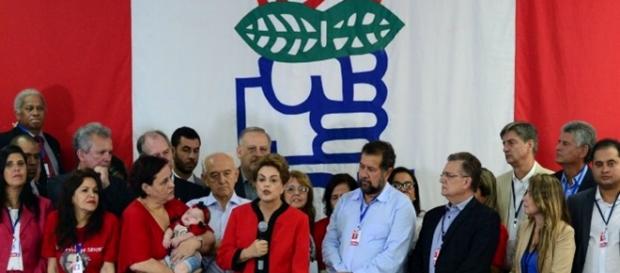 Dilma Rousseff com membros do PTB Dilma Rousseff com membros do PTB