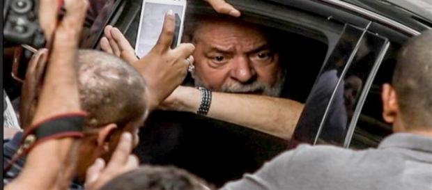 Ex-presidente Lula fracassa como mediador Ex-presidente Lula fracassa como mediador